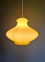 Vintage gele opaline hanglamp, jaren 70, Ophalen of Verzenden, Gebruikt, Glas, Vintage