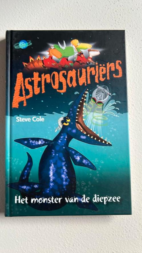 Steve Cole - Het monster van de diepzee, Boeken, Kinderboeken | Jeugd | onder 10 jaar, Zo goed als nieuw, Ophalen of Verzenden