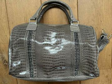 Nieuwe lakleren handtas- 2 handvaten + riem beschikbaar voor biedingen
