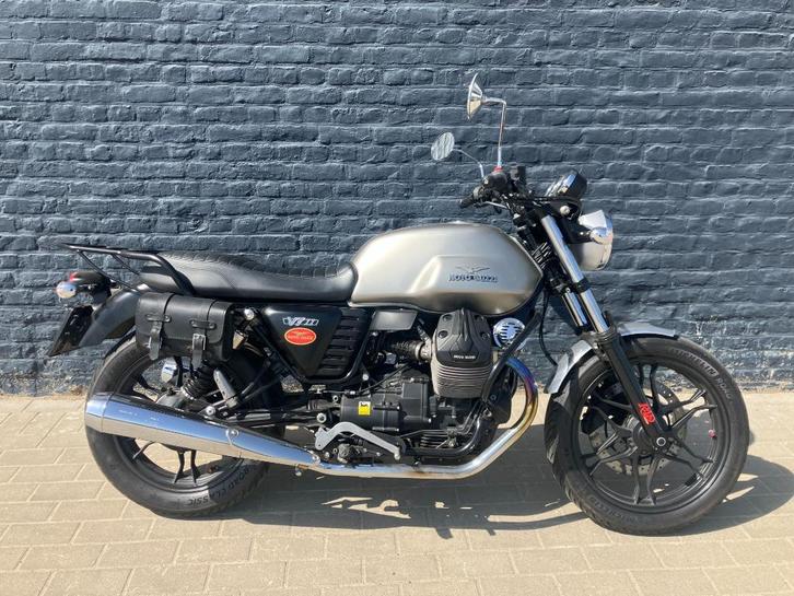 Moto Guzzi V7 stone 2018 in goede staat, Motoren, Motoren | Moto Guzzi, Bedrijf, Naked bike, 12 t/m 35 kW, 2 cilinders, Minimaal motorrijbewijs A2