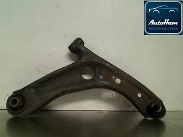 BRAS DE SUSPENSION AVANT DROIT (TRIANGLE) Peugeot 107, Utilisé, Peugeot