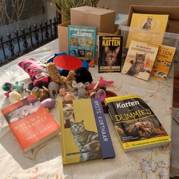 Kattenboeken en speelgoed beschikbaar voor biedingen