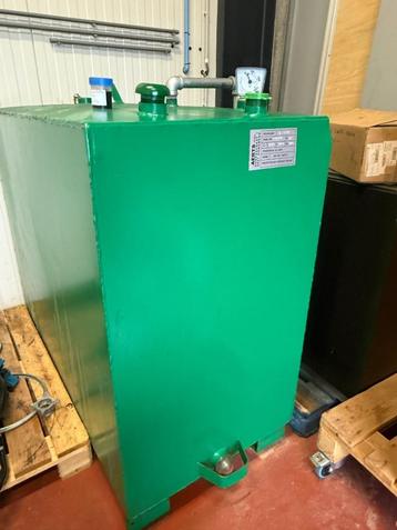 Olietank dubbelwandig 1000 liter beschikbaar voor biedingen