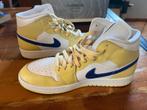 Nike Air Jordan 1 MID maat 42.5, Kleding | Dames, Schoenen, Ophalen, Zo goed als nieuw