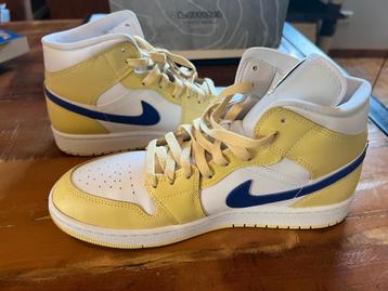 Nike Air Jordan 1 MID maat 42.5 beschikbaar voor biedingen