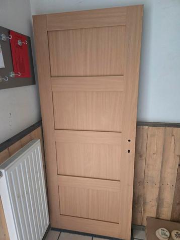 2 zware binnendeuren 83x201,5 melamine houtlook 20€/stuk beschikbaar voor biedingen