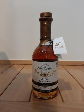 Rum de favoriet, de flibuste rum verschillende flessen beschikbaar voor biedingen