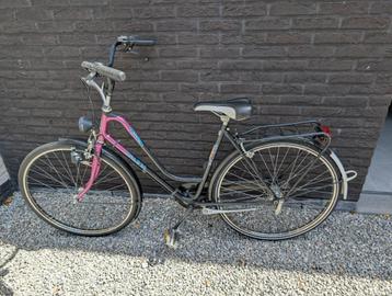 Damesfiets beschikbaar voor biedingen