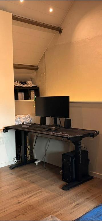 Ultradesk gaming bureau, LED RGB verlichting, groot. beschikbaar voor biedingen
