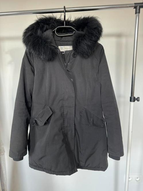 Zwarte winterjas met pels & capuchon, Kleding | Dames, Jassen | Winter, Gedragen, Maat 38/40 (M), Zwart, Verzenden