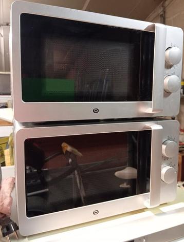 2 Essentiel microgolfovens model EM205s beschikbaar voor biedingen