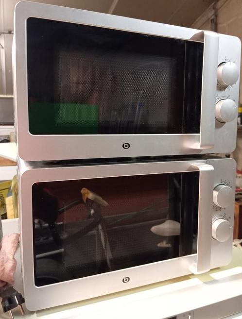 2 Essentiel microgolfovens model EM205s, Elektronische apparatuur, Microgolfovens, Zo goed als nieuw, Vrijstaand, Microgolfoven