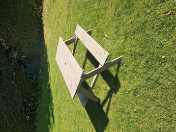 Tuintafel voor kinderen beschikbaar voor biedingen