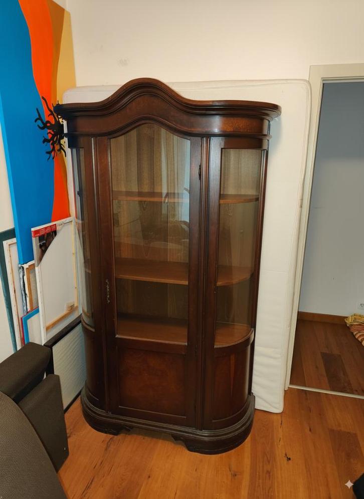 Klassieke Houten Vitrinekast met Gebogen Glas, Huis en Inrichting, Kasten | Vitrinekasten, Gebruikt, 150 tot 200 cm, 100 tot 150 cm