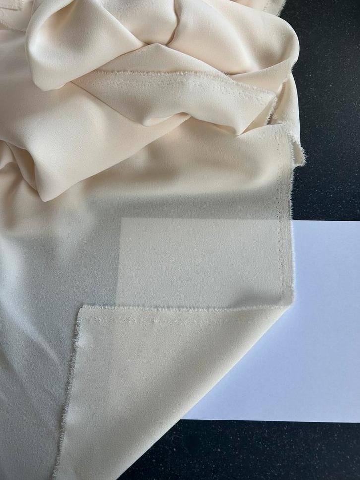 3 meter Crêpe stof creme kleur, Hobby en Vrije tijd, Stoffen en Lappen, Nieuw, 120 cm of meer, 200 cm of meer, Wit, Ophalen of Verzenden