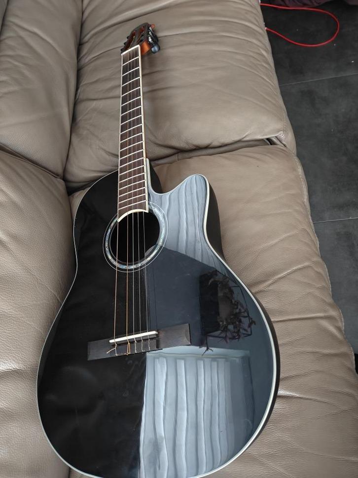 Ovation Celebrity CS-24C-5G-G, Muziek en Instrumenten, Snaarinstrumenten | Gitaren | Akoestisch, Zo goed als nieuw, Klassieke of Spaanse gitaar
