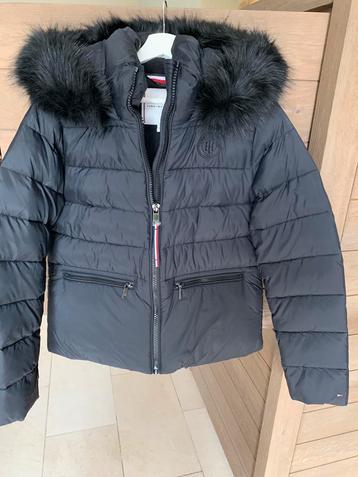 Nieuwe winterjas Tommy hilfiger meduim beschikbaar voor biedingen