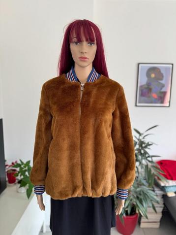 Gorgeous faux fur bomber jacket (size S/M) new beschikbaar voor biedingen