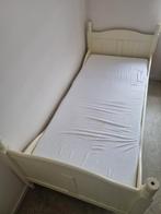 Bed voor jong en oud in massief hout, Huis en Inrichting, Ophalen, 90 cm, Zo goed als nieuw, Hout