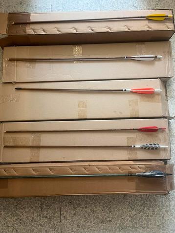 NIEUWE cederhouten pijlen te koop beschikbaar voor biedingen