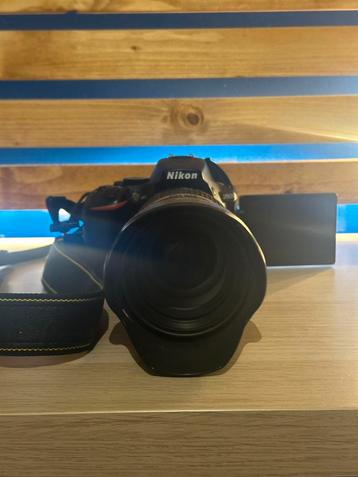Nikon D5600 met 2 batterijen beschikbaar voor biedingen