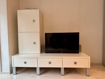 Tv meubel wit met inox-accenten beschikbaar voor biedingen