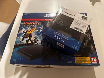 PlayStation 4 slim 1TB met 2 controllers beschikbaar voor biedingen