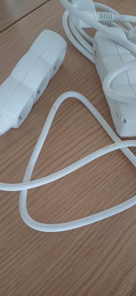 2 verdeelstekkers met kabel & 3 aansluitingen, Diversen, Bureau-accessoires, Zo goed als nieuw, Ophalen of Verzenden