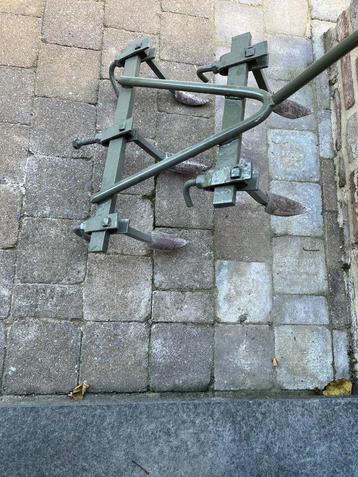 tuinploeg, duvelke, beer, manuele aardeploeg, eg  beschikbaar voor biedingen