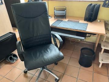 Bureau OF Stoel OF Complete Bureau-set. beschikbaar voor biedingen
