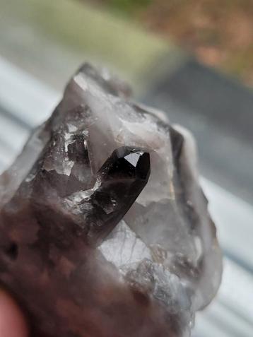Pointe de quartz fumé dans matrice de quartz et quartz fumé, Collections, Minéraux & Fossiles, Enlèvement ou Envoi, Minéral