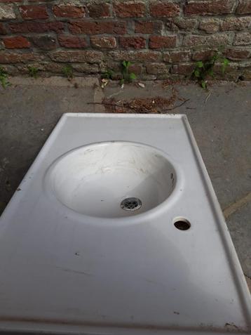 Wastafel beschikbaar voor biedingen