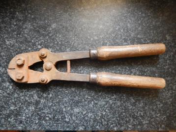 pince coupe barbelés Peugeot 14-18 beschikbaar voor biedingen