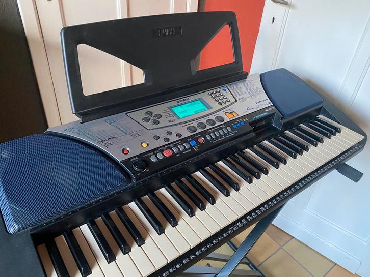 Yamaha synthesizer PSR-340, Muziek en Instrumenten, Synthesizers, 61 toetsen, Yamaha, Ophalen