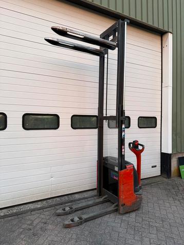 Electrische stapelaar beschikbaar voor biedingen