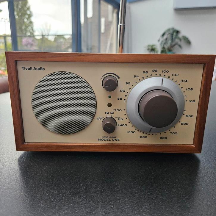 Tivoli Audio, model One, FM/AM Radio, walnoot beige, Audio, Tv en Foto, Radio's, Zo goed als nieuw, Radio, Ophalen of Verzenden
