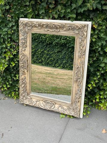 Grote spiegel - op te knappen - 76x96 cm beschikbaar voor biedingen