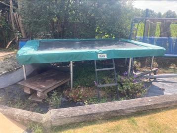 Trampoline 2,10 x 3,20 meter. beschikbaar voor biedingen