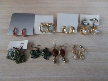 lot fantasie oorbellen-stekers en hangers (klassiek)-(2) beschikbaar voor biedingen