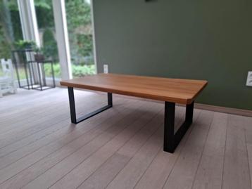 Eiken salontafel beschikbaar voor biedingen