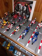 65 moto GP miniature échelles 1/18emes, Hobby & Loisirs créatifs, Voitures miniatures | 1:18, Comme neuf, Enlèvement