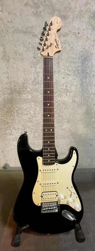 2011 Fender - Squier - Black Stratocaster set, Muziek en Instrumenten, Snaarinstrumenten | Gitaren | Elektrisch, Zo goed als nieuw