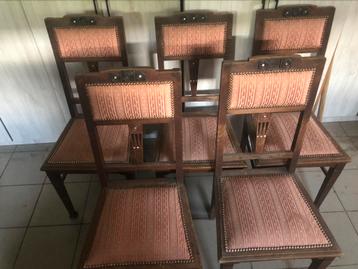 Antieke oudroze stoelen beschikbaar voor biedingen