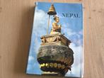 Nepal, is een land in Azië, gelegen i. d. Himalaya tussen, Boeken, Artis historia, Azië, Ophalen of Verzenden, Zo goed als nieuw