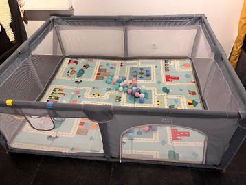 XL Grondbox met speelmat, ballen, handringen & tas beschikbaar voor biedingen