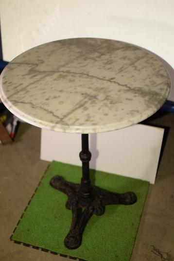 Table de Bistrot Vintage, Marbre et Fonte, Etat Impeccable