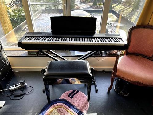 Piano numérique Yamaha P-105 avec chaise, base, coffret,..., Musique & Instruments, Pianos, Comme neuf, Piano, Noir, Digital, Enlèvement