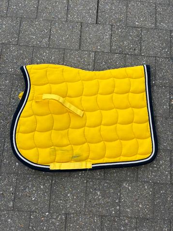 Geel lamicell dekje beschikbaar voor biedingen