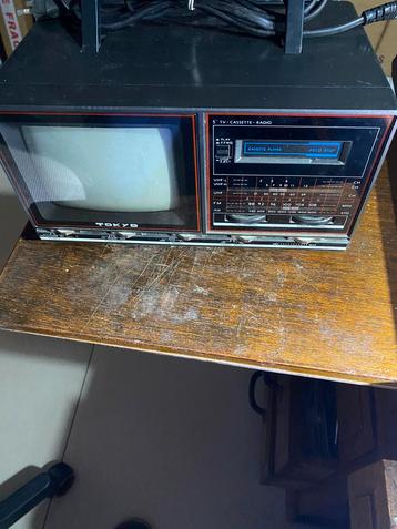 Gecombineerde tv, radio, cassette uit Tokyo 1985 beschikbaar voor biedingen