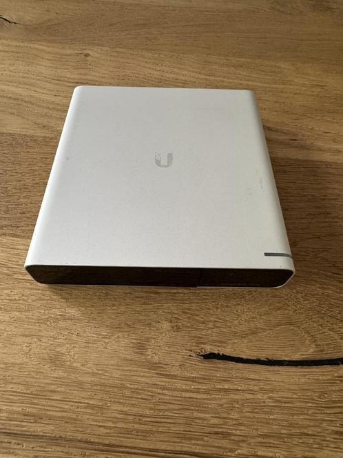 Ubiquiti UniFi CloudKey Gen2 Plus, Computers en Software, Netwerk switches, Gebruikt, Ophalen of Verzenden
